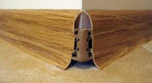 Установка напольных плинтусов