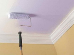 Покраска потолка одним цветом